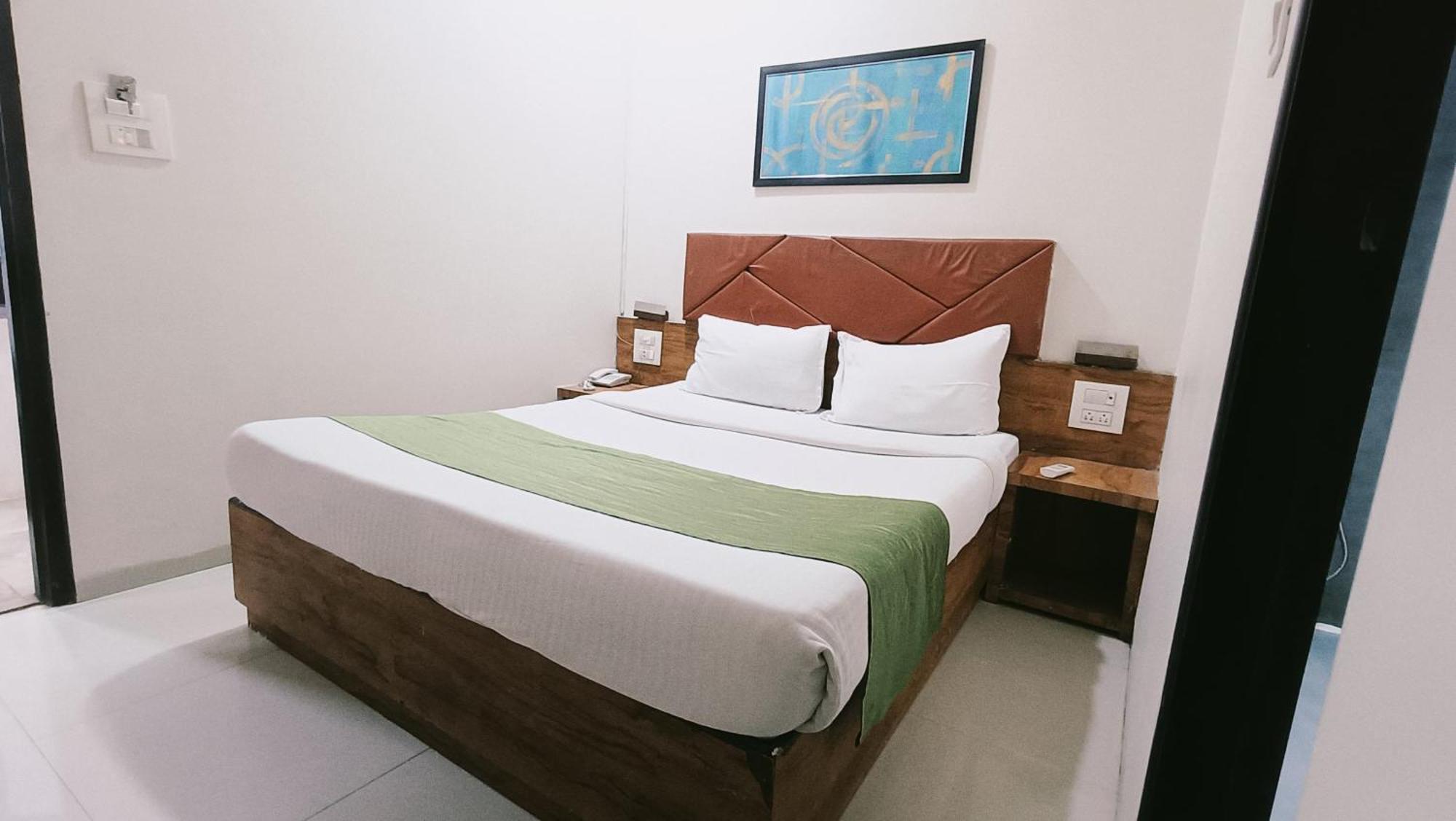 Hotel Comfort- Andheri West Bombaj Zewnętrze zdjęcie