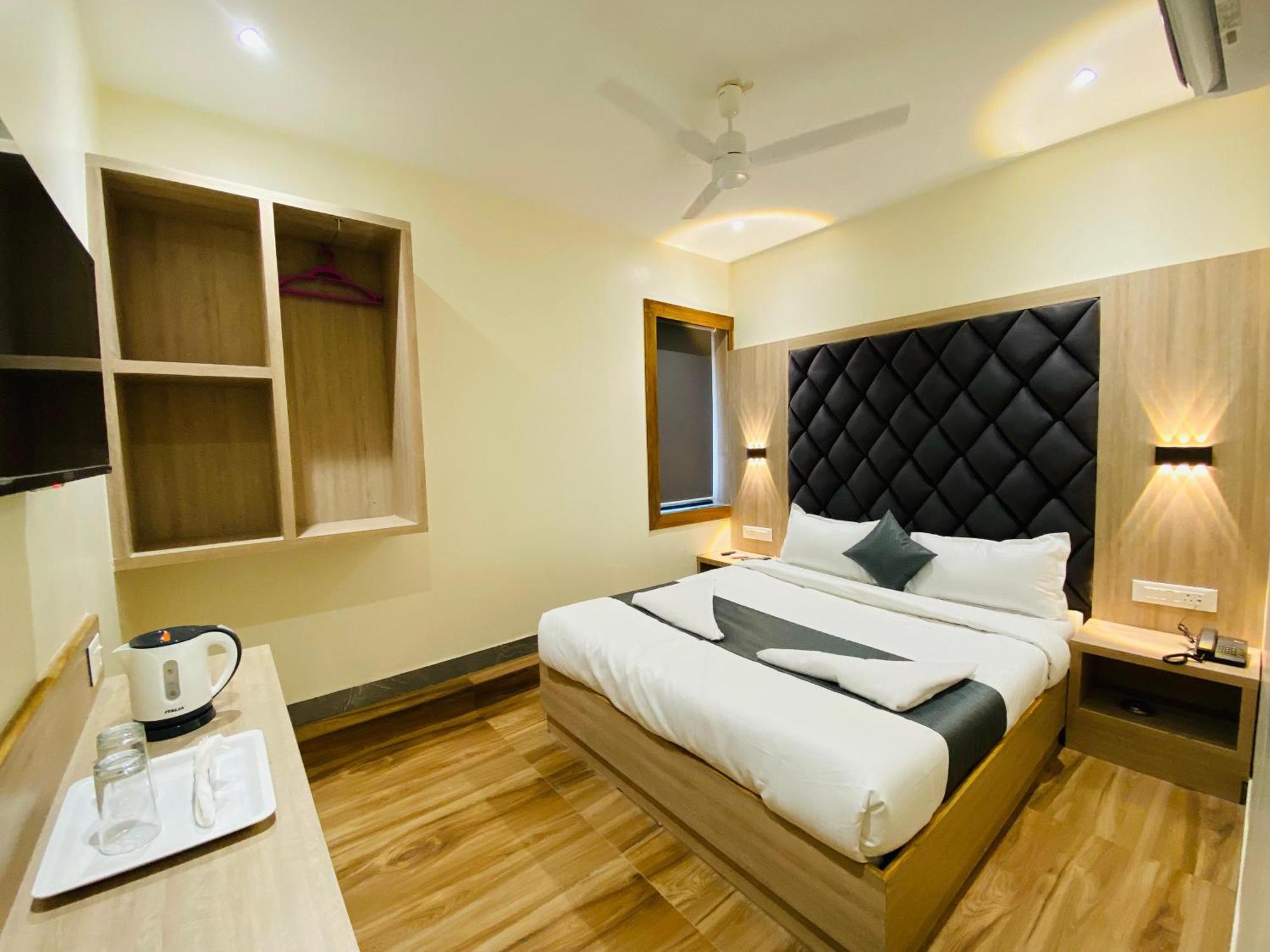 Hotel Comfort- Andheri West Bombaj Zewnętrze zdjęcie